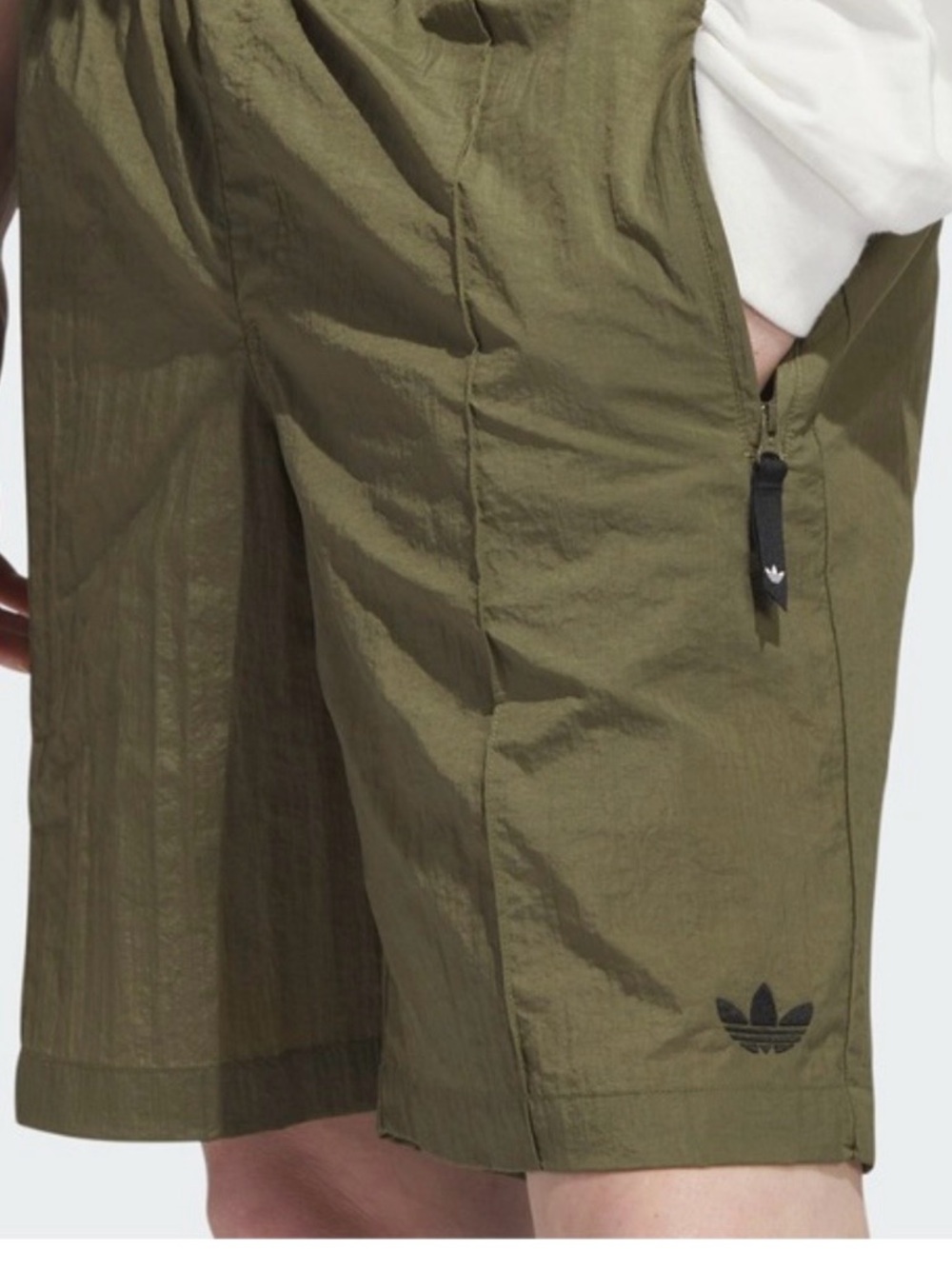 Adidas Unisex Pintuck Skateboarding Olive Green Trefoil Shorts Zip Pockets. M